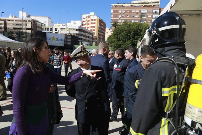 La diputada Carmen Belén López, en uno de los 'stand' de la feria.