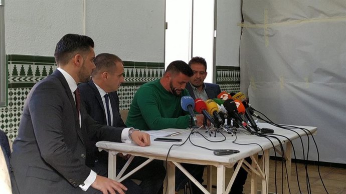 Dueño de la finca donde cayó Julen y sus abogados