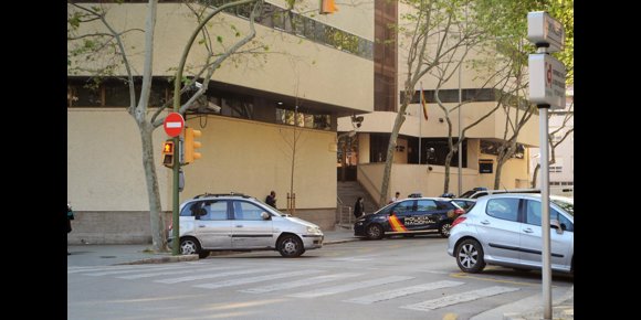 8. Detienen a un menor por agredir a un compañero de colegio con la ayuda de cuatro amigas en Palma