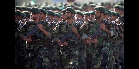 8. Ascienden a 41 los muertos en un atentado suicida contra un autobús de la Guardia Revolucionaria de Irán
