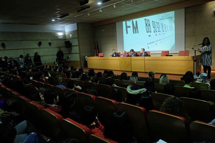 La alcaldesa de Madrid, Manuela Carmena, en Radio Complutense