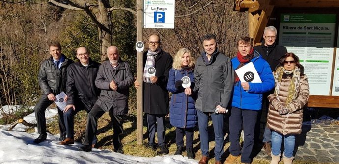 El conseller M.Buch, en la instalación de postes de cobertura del 112 en el Piri