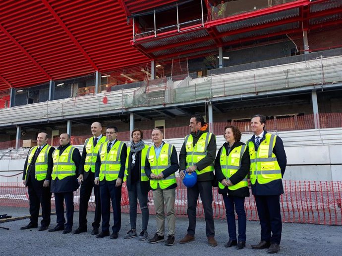 Comitiva de la Junta Directiva del FC Barcelona, alcalde de Sant Joan Despí y Su