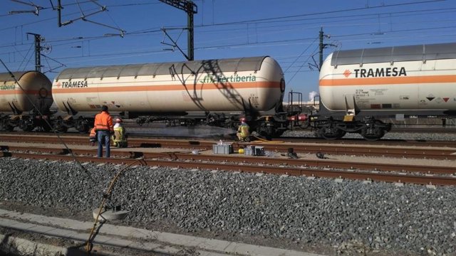 Intervención de los bomberos en el tren cargado de amoniaco