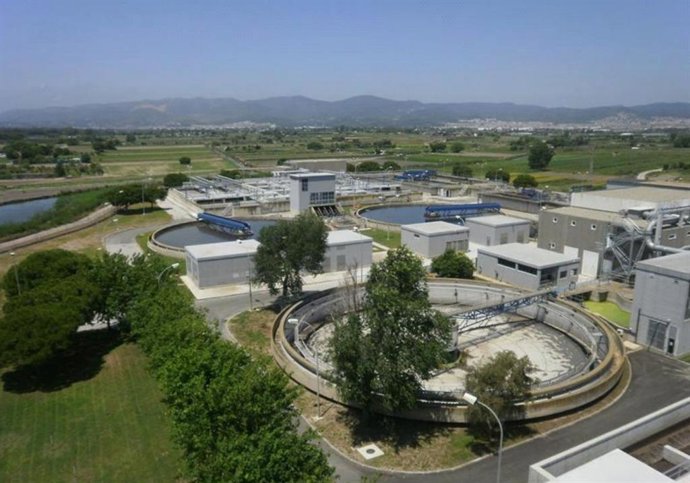 Depuradora De Gav-Viladecans, Una De Las Plantas Que Destina Parte Del Agua Dep
