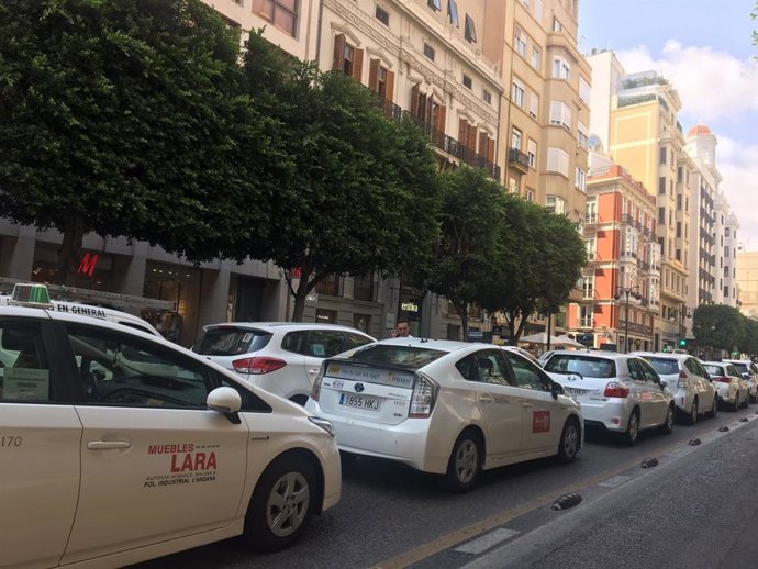 Imagen de archivo de un paro de taxistas en la Calle Colón de Valncia