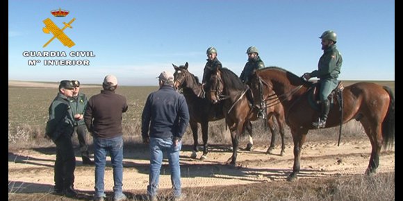 3. Guardias civiles a caballo de Valdemoro (Madrid) prestan su apoyo en Ávila para prevenir delitos en el entorno rural