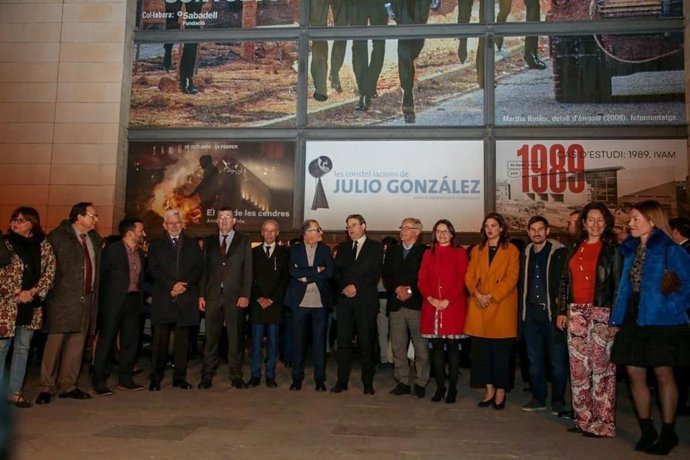 Asistentes al acto de aniversario del IVAM