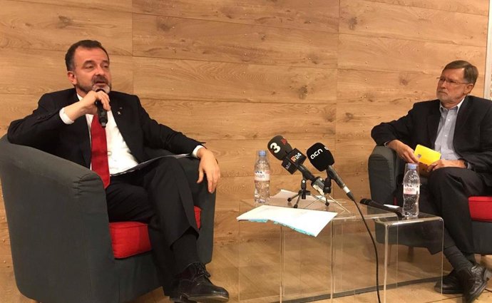 El conseller de Acción Exterior Alfred Bosch en el Institut de Relations Interna