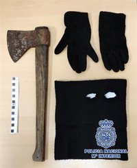 A prisión un hombre por asaltar con un hacha una panadería en Málaga