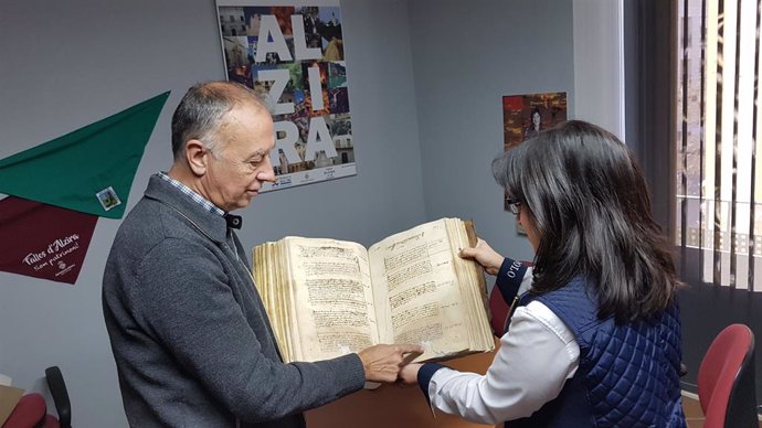 Archivo Municipal de Alzira restaura un manuscrito