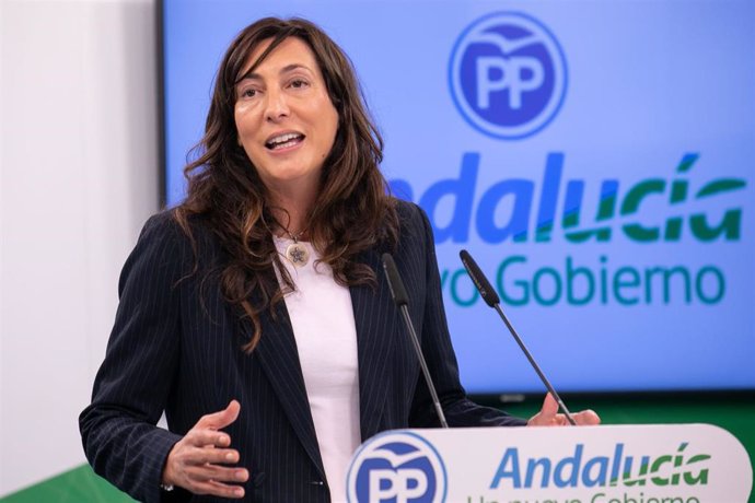 Rueda de prensa de la secretaria general del PP-A, Loles López.