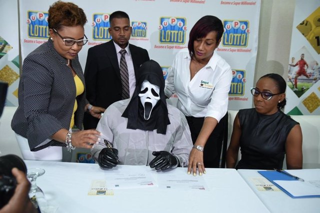 A. Campbell, el último agraciado de la Super Lotto, la lotería de Jamaica