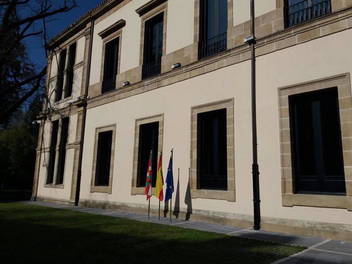 Fachada del Parlamento Vasco