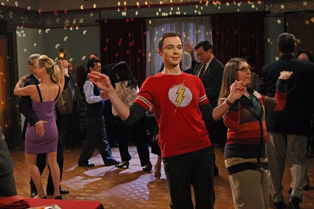 Sheldon y Amy bailan en The Big Bang Theory