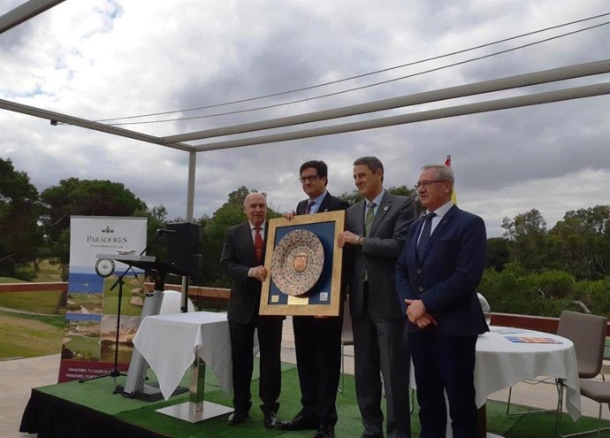 La Asociación Valenciana De Periodistas Y Escritores De Turismo PREMIA Al Para