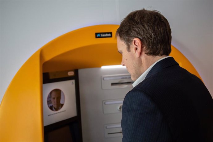 CaixaBank utilizará el reconocimiento facial para sacar dinero en los cajeros de
