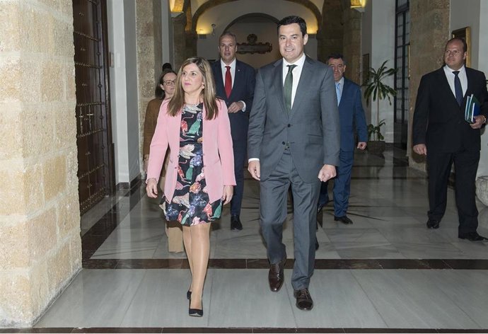 Irene García y Juanma Moreno en reunión institucional