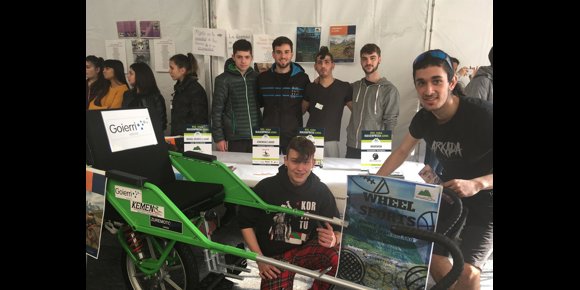 3. Unos 2.000 alumnos con 376 proyectos se dan cita en la VIII Feria Ikasenpresa en Eibar (Gipuzkoa)