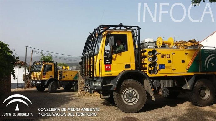 Vehículos del Infoca en una imagen de archivo