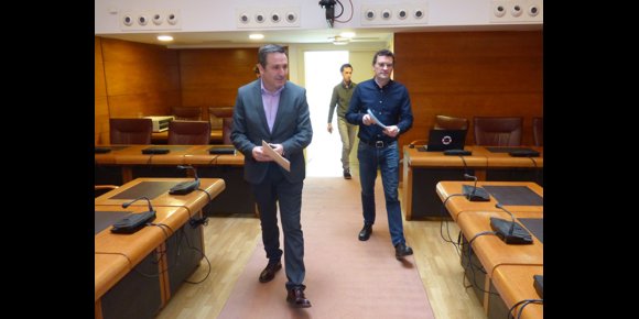 7. Parlamento debatirá si tramita un cambio legal para que agentes de movilidad se integren en Policía Local