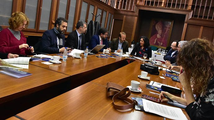 Sesión informativa sobre las elecciones europeas dirigida a periodistas organiza