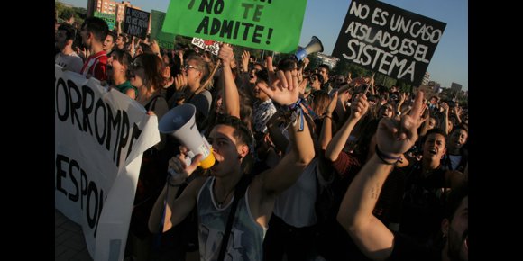 8. URJC asegura que no cerrará ningún Grado en su plan de reordenación docente pero los estudiantes convocan huelga