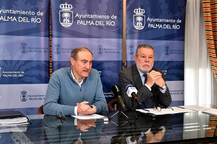 Blanco (dcha.) y Ruiz Almenara, en rueda de prensa