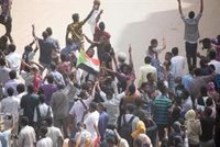 Gases lacrimógenos y una treintena de detenidos en nuevas protestas en Jartum