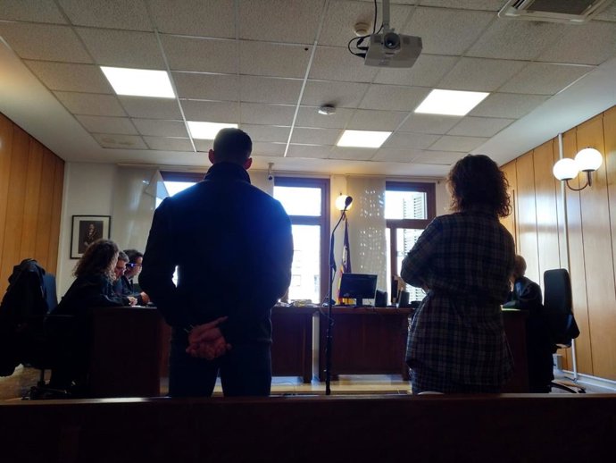 Acusan a una madre y a su hijo por copiar en las oposiciones a Bomberos del Cons