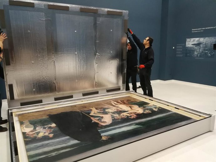 Embalaje de '¡Triste Herencia!' de Sorolla para su traslado a Londres