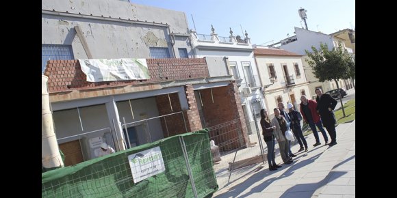 7. El alcalde de La Rinconada (Sevilla) visita las obras del Centro Joven La Estación impulsadas por el Plan Supera VI