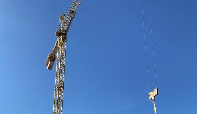 Grúa contrucción