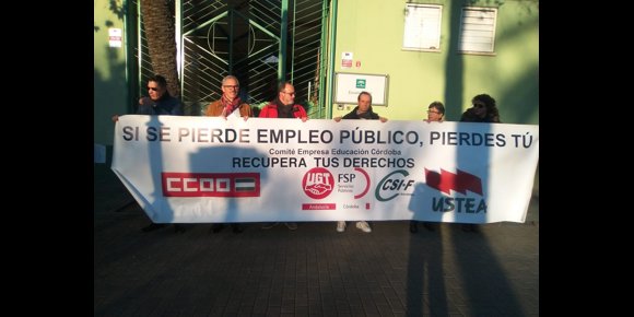 2. El Comité de Empresa de Educación se concentra en Córdoba para exigir la cobertura de las bajas y vacantes