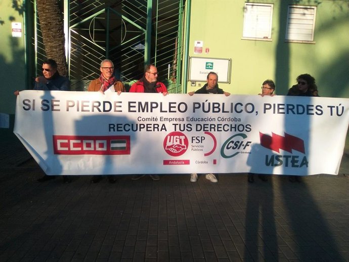 Delegados del Comité de Empresa de Educación en la concentración