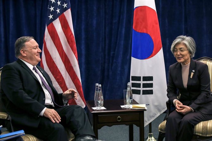 Mike Pompeo y Kang Kyung Wha, ministra de Exteriores de Corea del Sur