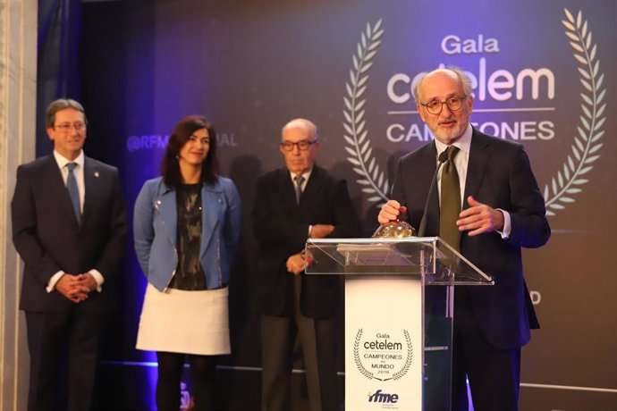 Antonio Brufau, premiado en la Gala Cetelem por los éxitos de Repsol