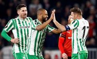 El Betis corrige a tiempo una mala primera parte