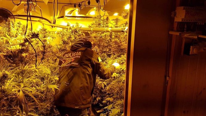 Agente de Mossos en una operación con Policía Nacional contra tráfico de drogas 