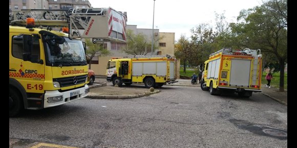 10. Atendida una persona tras incendiarse una moto en una vivienda de Conil (Cádiz)