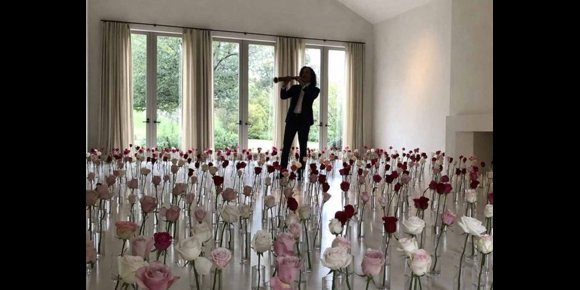 8. Kenny G, el regalo de Kanye West para Kim Kardashian por San Valentín y el cachondeo en las redes sociales
