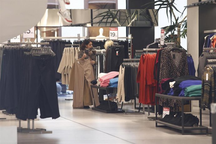 Los precios  en vestido y calzado han bajado un 14,5%
