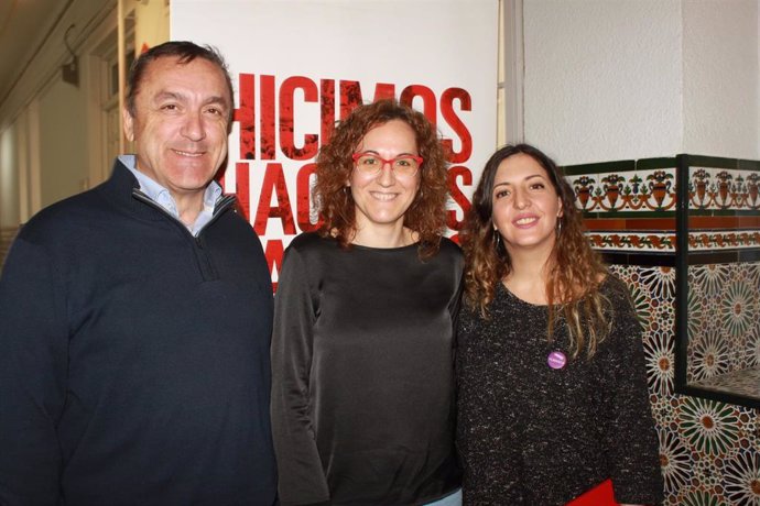 Nuria López (CCOO-A ) y otros miembros del sindicato en Málaga