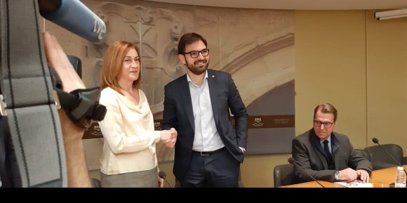 6. Gobierno y Ciudadanos firman un acuerdo político que desembocará en una nueva ley de medidas urgentes