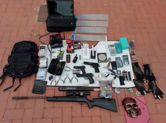 Armes simulades confiscades per la Policia Local