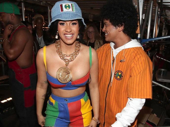 Bruno Mars y Cardi B vuelven a unir sus voces en 'Please Me'