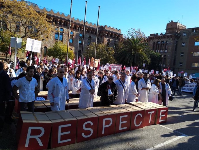 Manifestación de médicos ante la Conselleria de Salud durante la huelga anterior