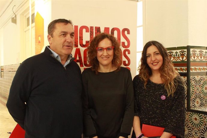 Nuria López (CCOO-A) junto a representantes sindicato en Málaga