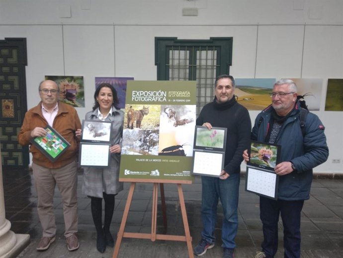 Pozuelo y miembros de la asociación en la presentación