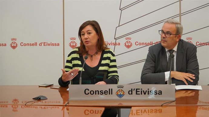 La presidenta del Govern, Francina Armengol, y el presidente del Consell de Ibiz